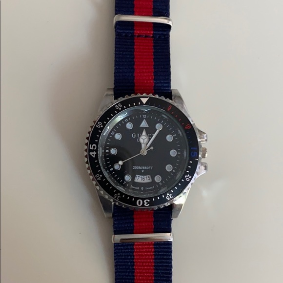 black gucci dive watch